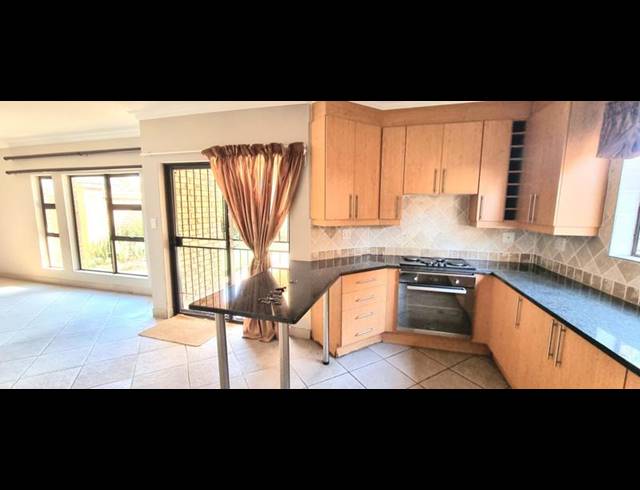 5 BEDROOM HOUSE FOR SALE IN AMBERFIELD